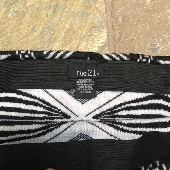 Printed sweater skirt and top set - Picture 10 of 12